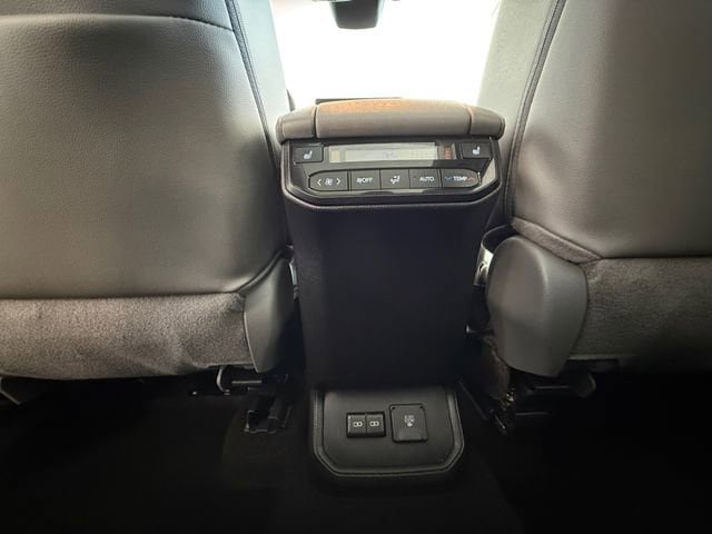 Used 2026 Toyota Highlander Platinum AWD/4WD image 22