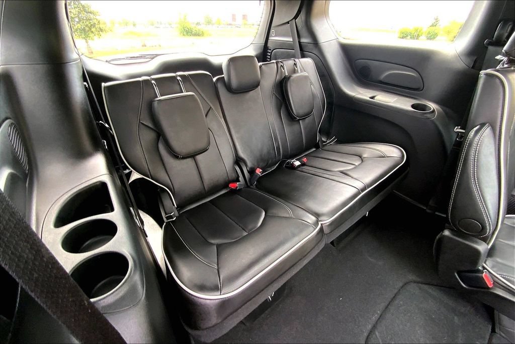 Used 2026 Chrysler Pacifica Limited FWD image 27