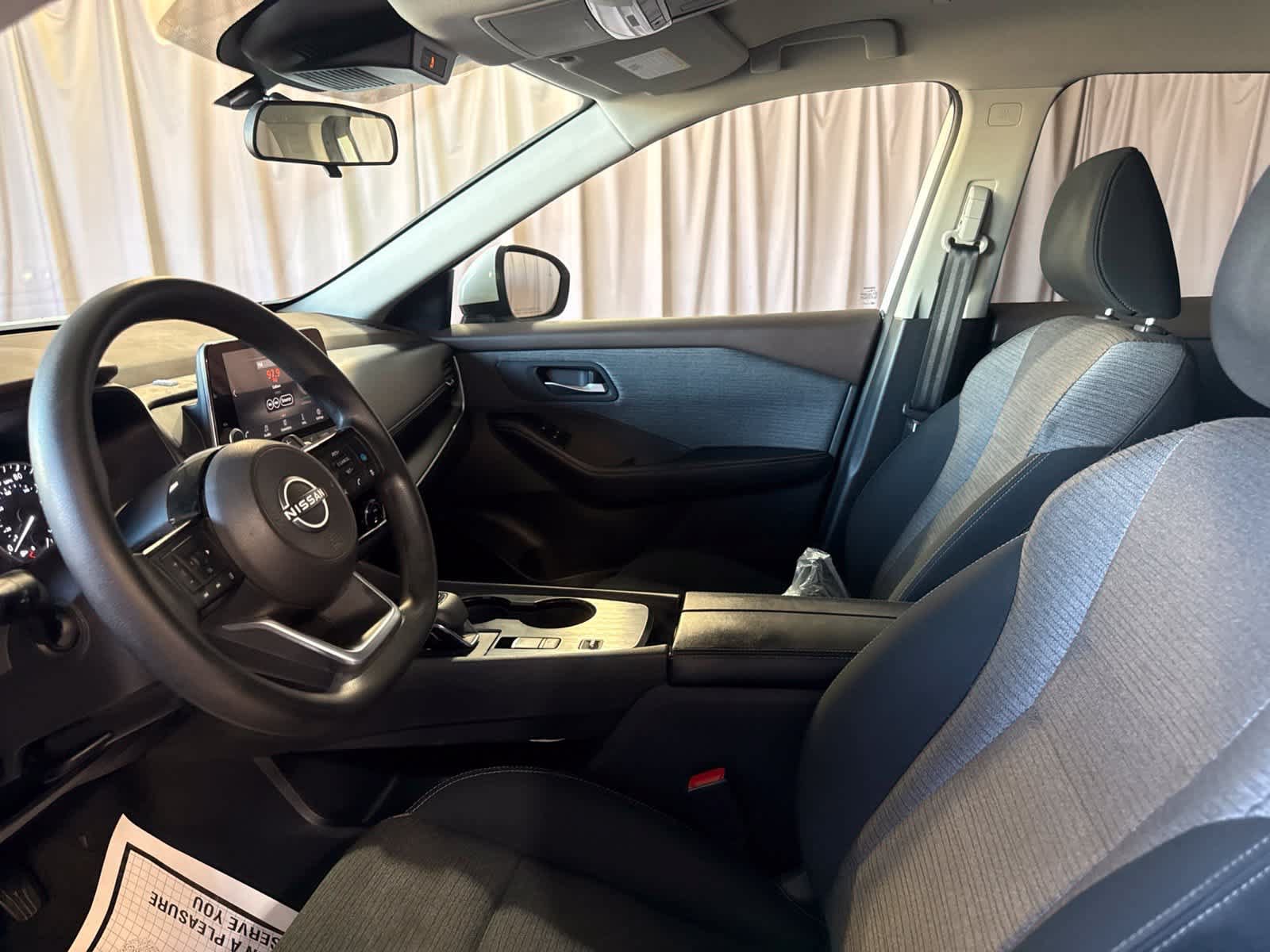 Used 2022 Nissan Rogue SV FWD image 19