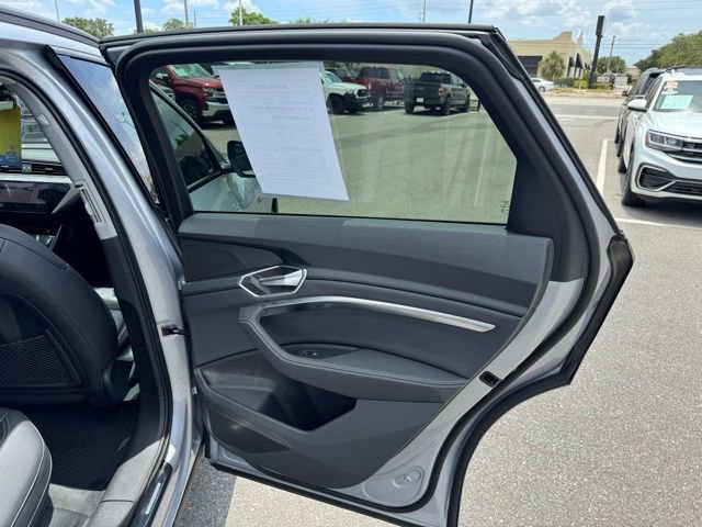 Used 2022 Audi e-tron Premium w/ Convenience Plus Package image 43
