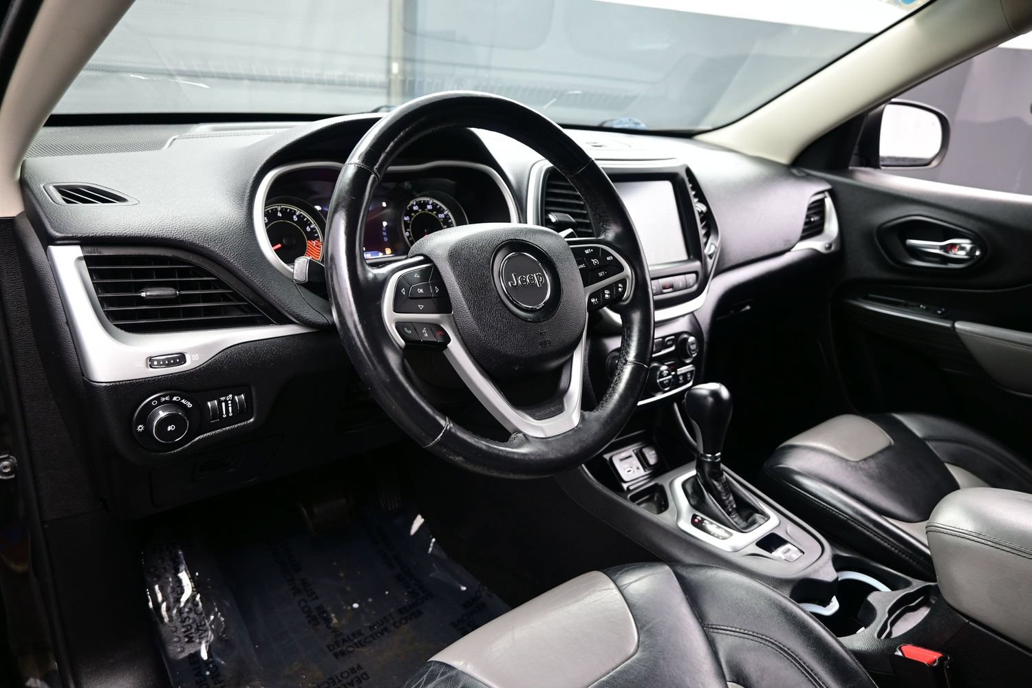Used 2014 Jeep Cherokee Limited w/ Technology Group FWD image 16