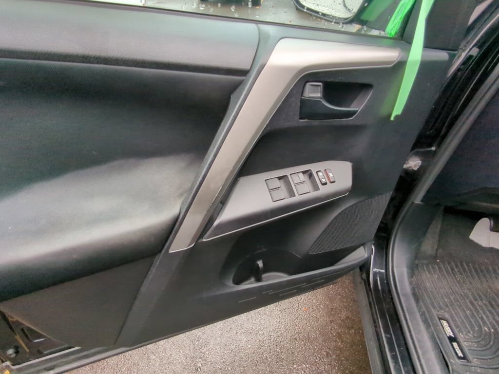 Used 2016 Toyota RAV4 LE AWD/4WD image 8