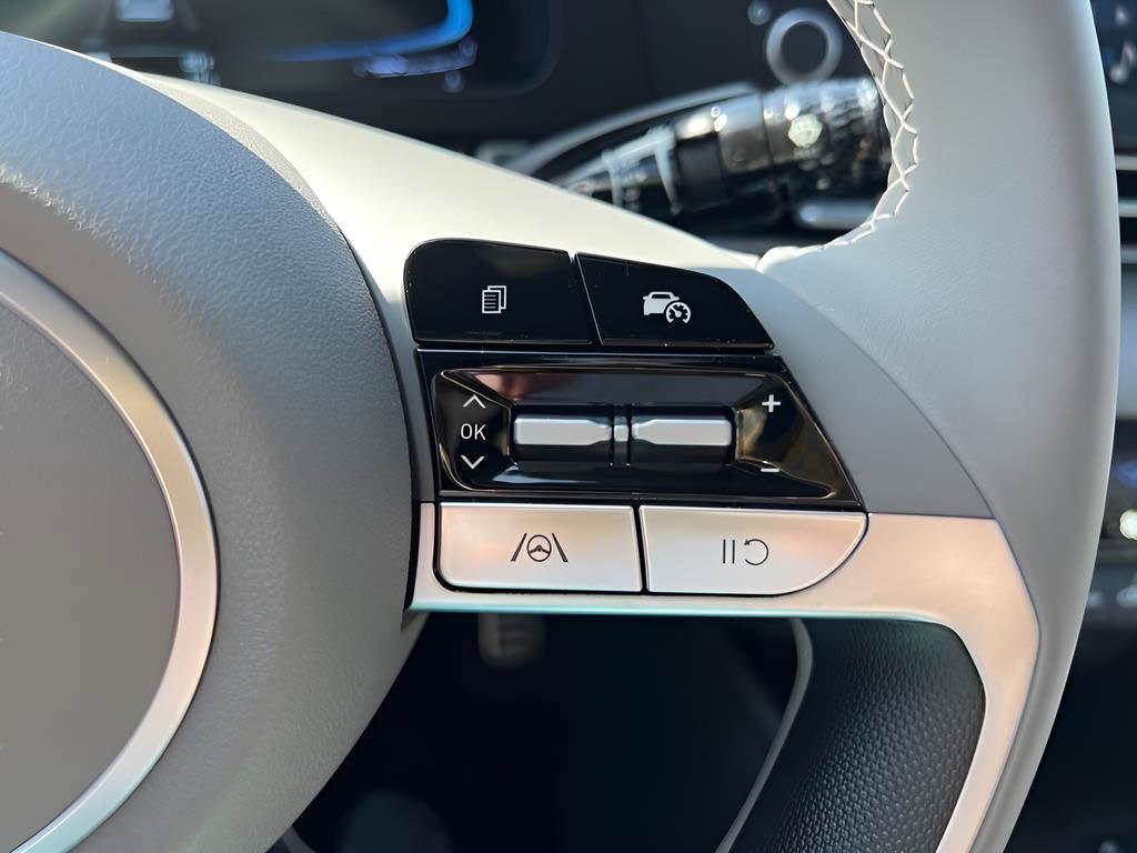 Used 2025 Hyundai Elantra Sport image 20