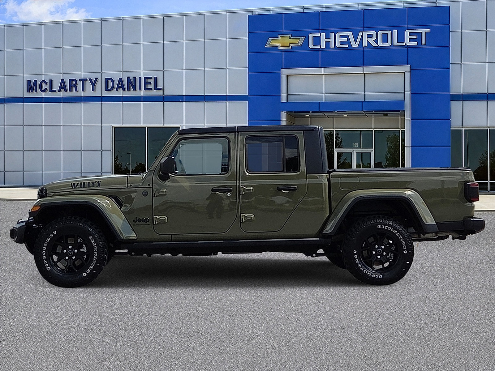 Used 2025 Jeep Gladiator Sport AWD/4WD image 3