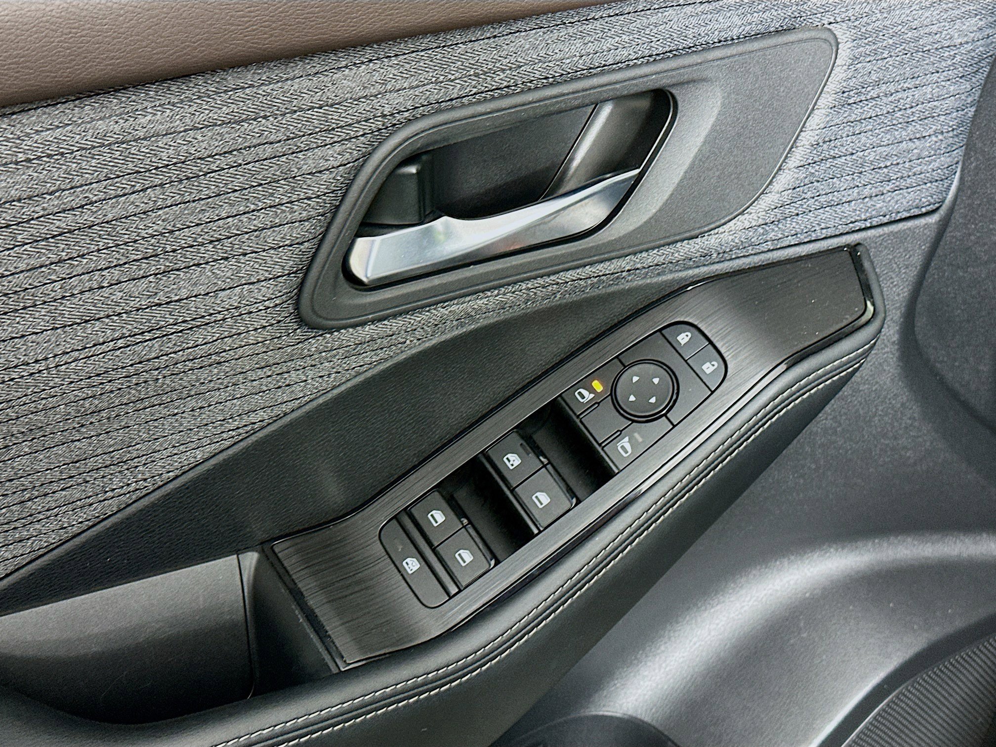 Used 2023 Nissan Rogue SV FWD image 15