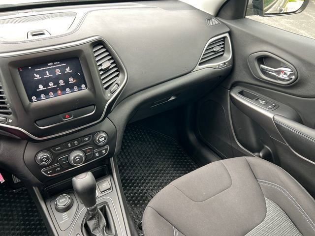 Used 2020 Jeep Cherokee Latitude w/ Cold Weather Group AWD/4WD image 29