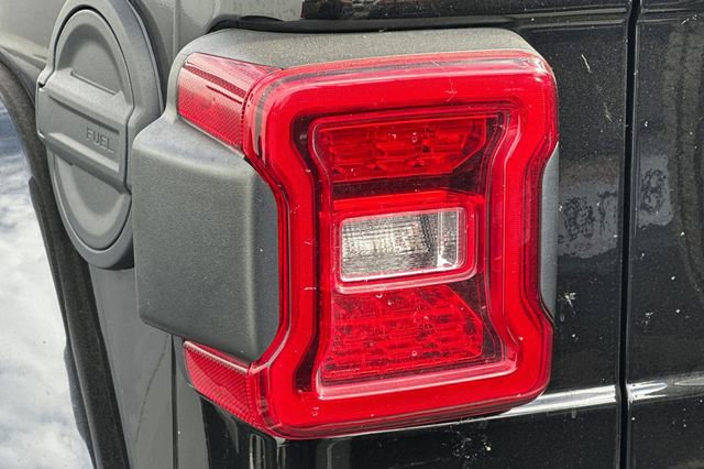 Used 2023 Jeep Wrangler Unlimited Sahara image 13