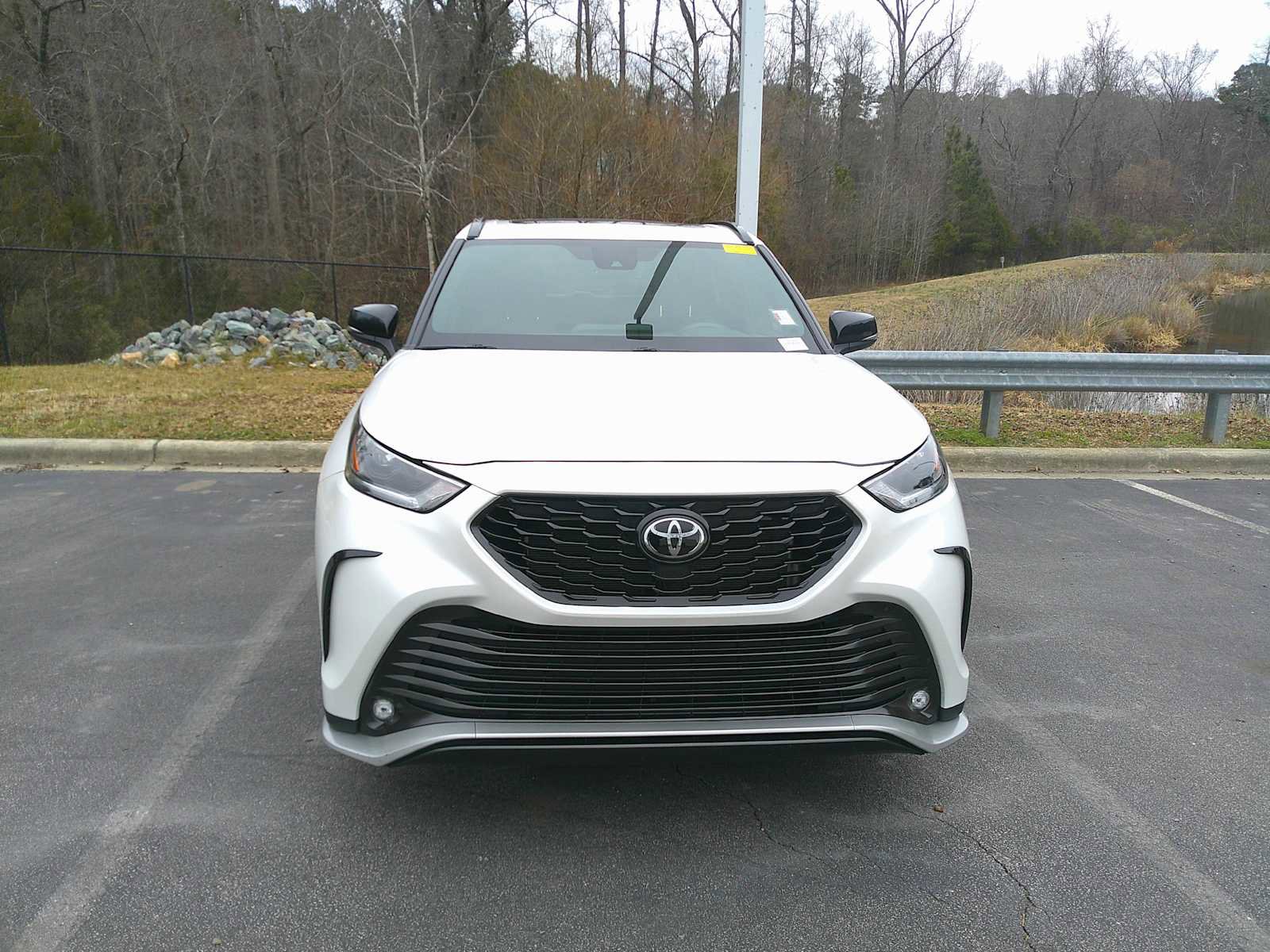 Used 2024 Toyota Highlander XSE image 2