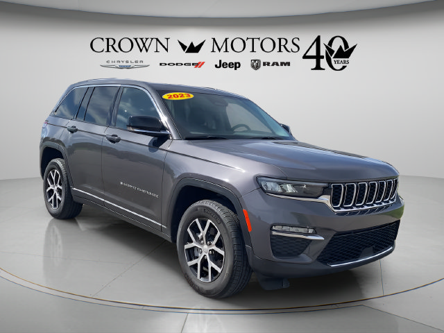 Used 2023 Jeep Grand Cherokee Limited AWD/4WD image 3