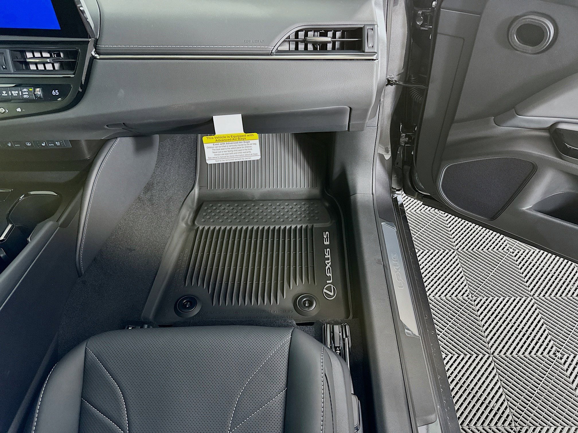 New 2025 Lexus ES 300h w/ Luxury Package image 33