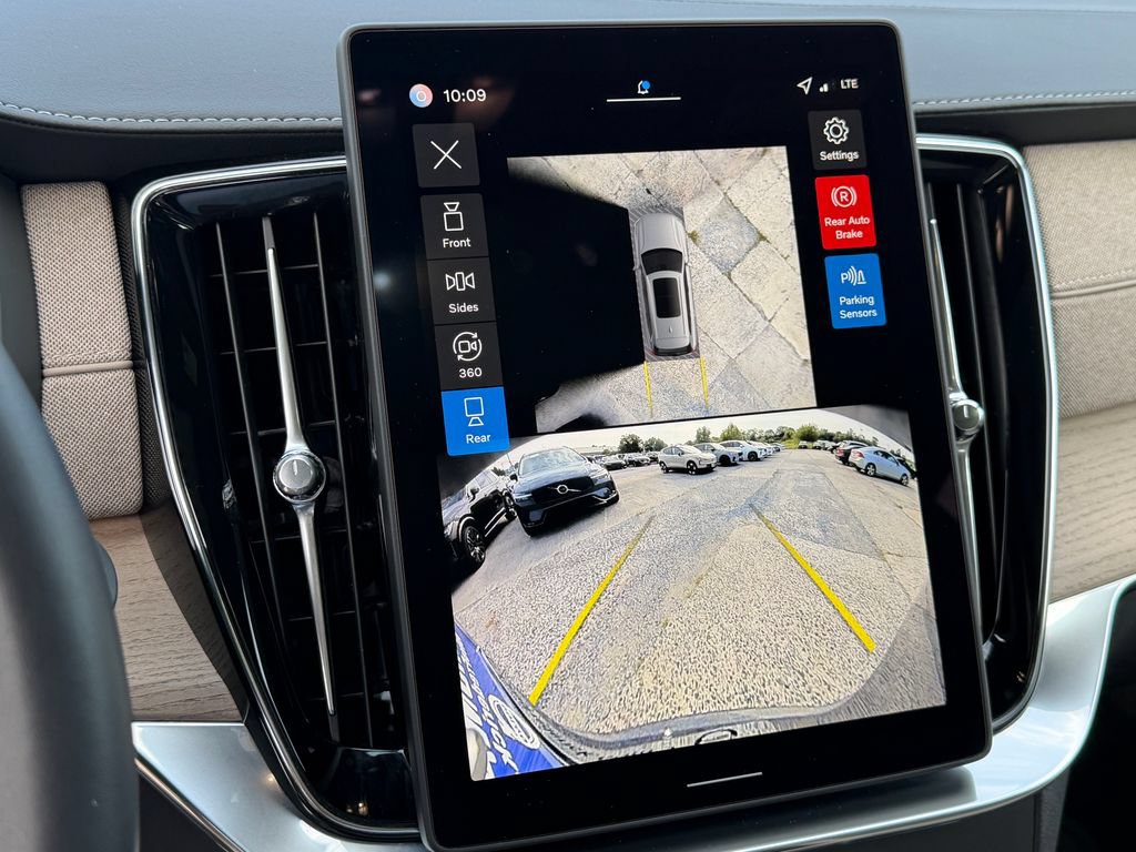 New 2026 Volvo XC90 B6 Plus w/ Protection Package Premier AWD/4WD image 21