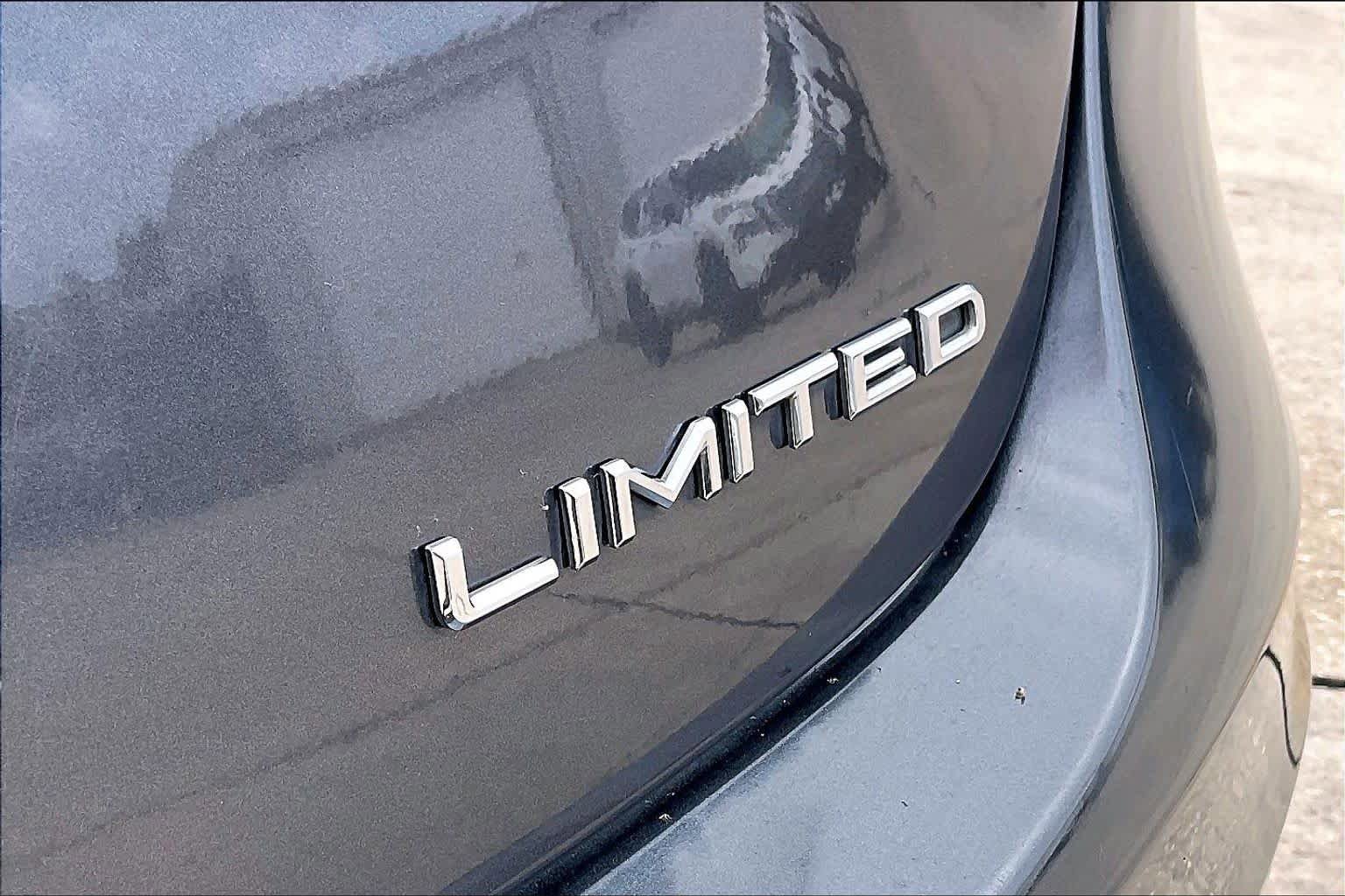 Used 2014 Toyota Avalon Limited w/ Technology Package FWD image 10
