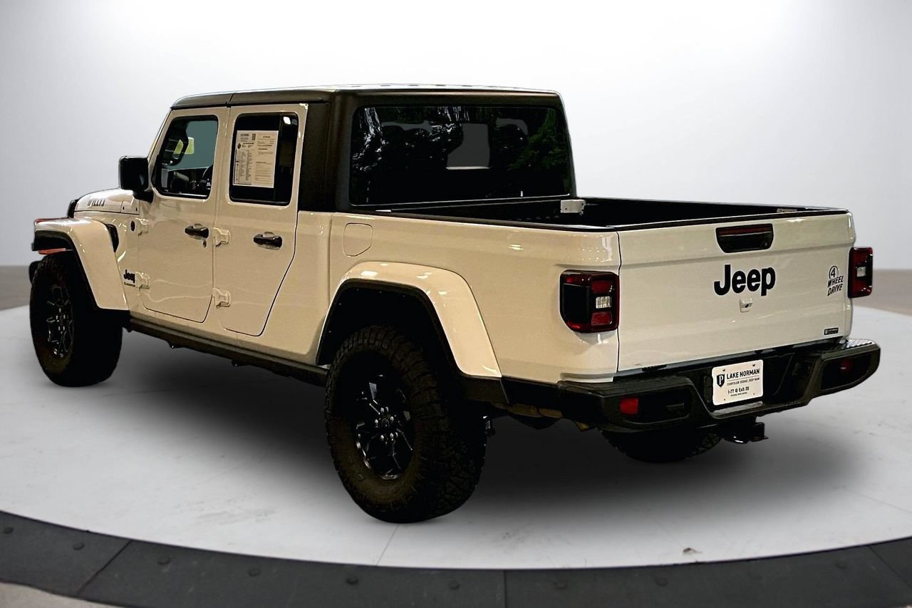Certified 2024 Jeep Gladiator Sport AWD/4WD image 7