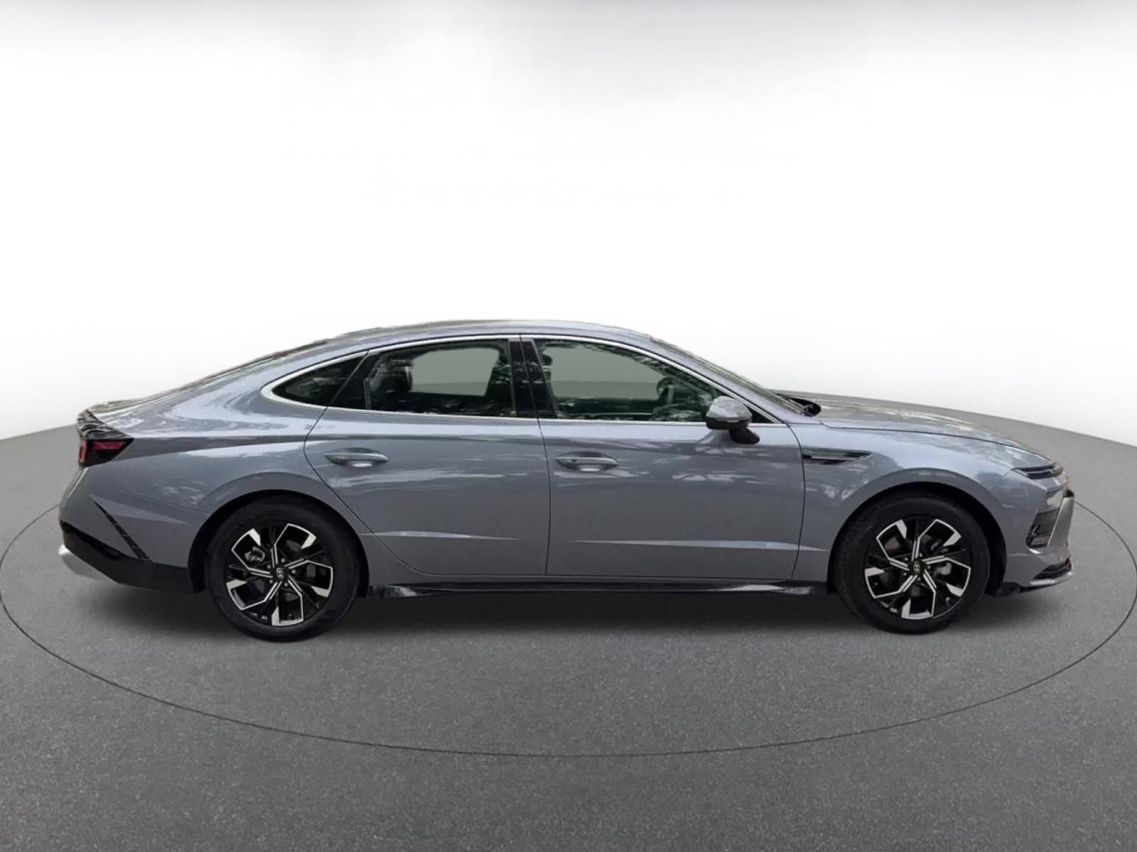 Used 2025 Hyundai Sonata SEL FWD image 16