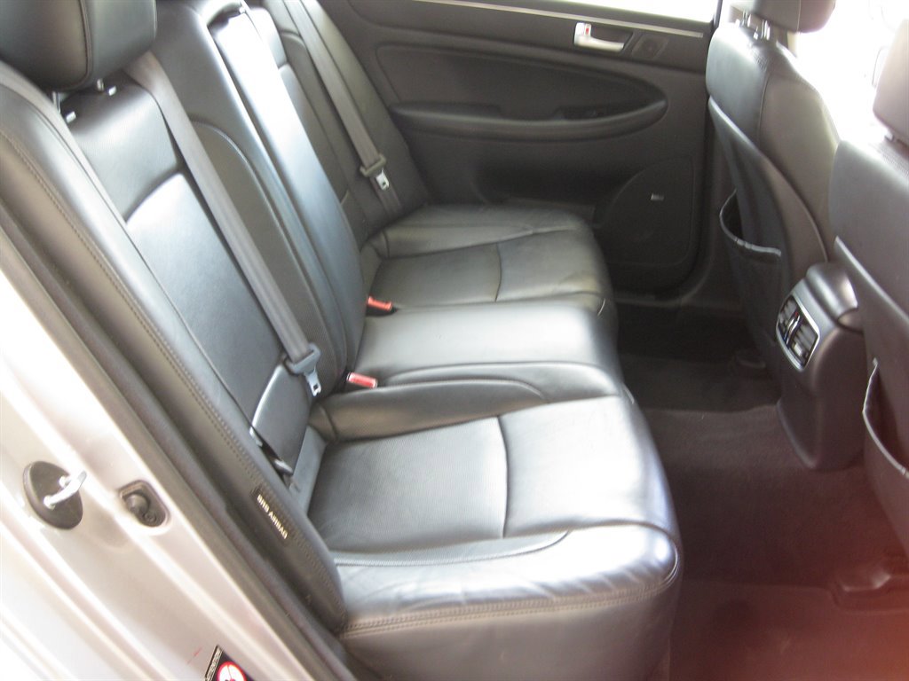 Used 2013 Hyundai Genesis 3.8 w/ Technology Pkg RWD image 27