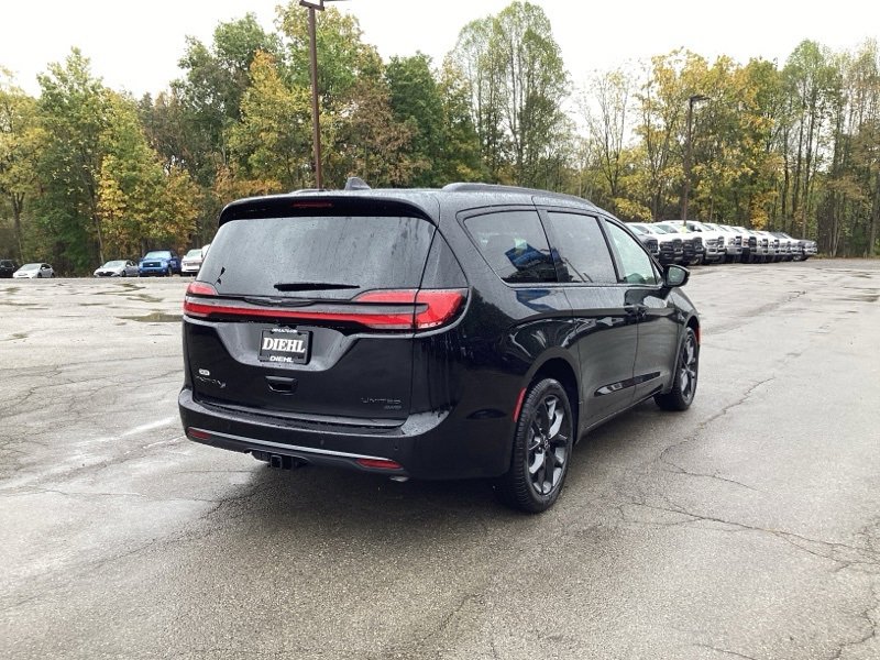 New 2026 Chrysler Pacifica Limited w/ S Appearance Package image 7