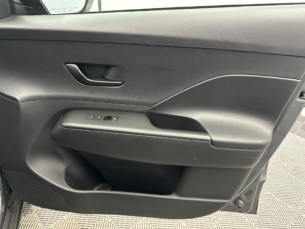 Used 2025 Hyundai Kona SEL AWD/4WD image 15