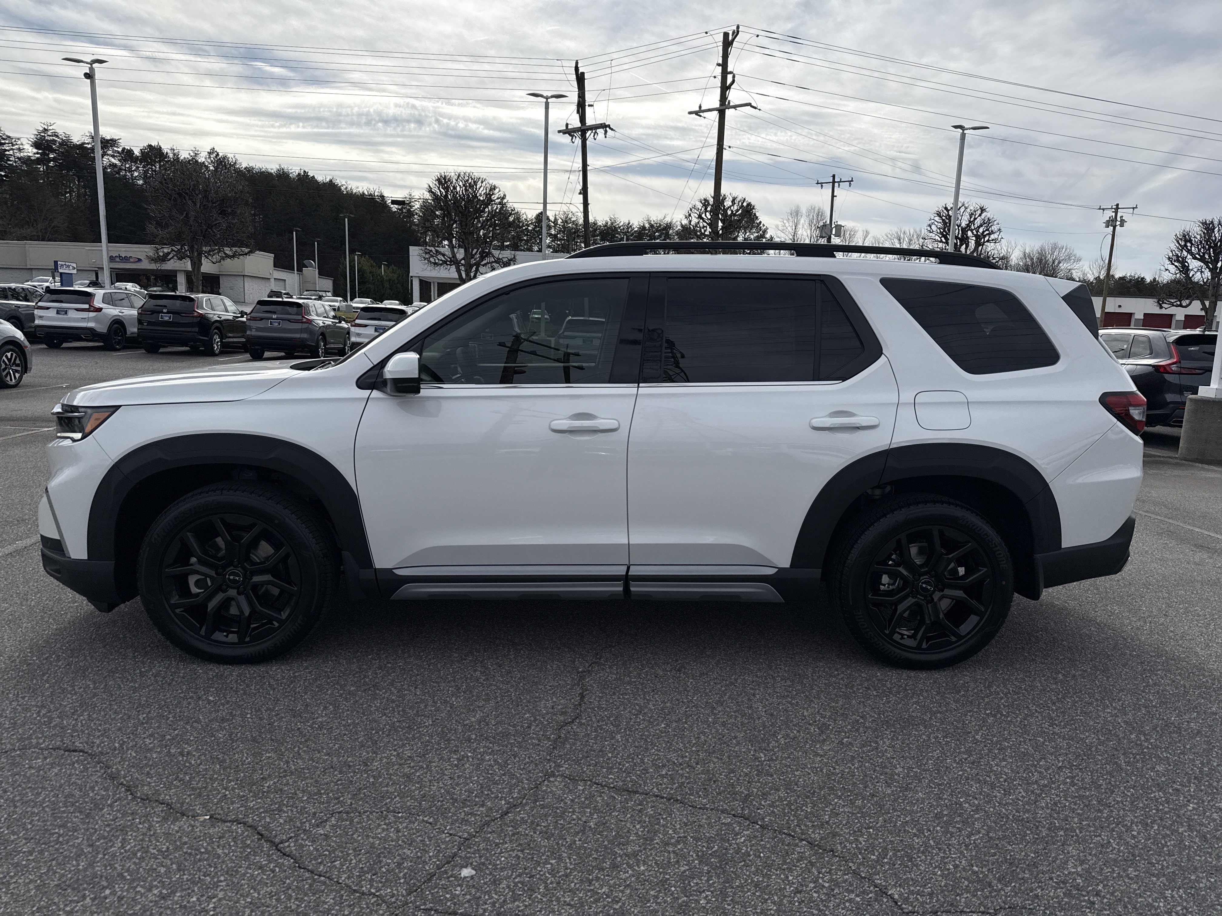 New 2025 Honda Pilot Touring image 6