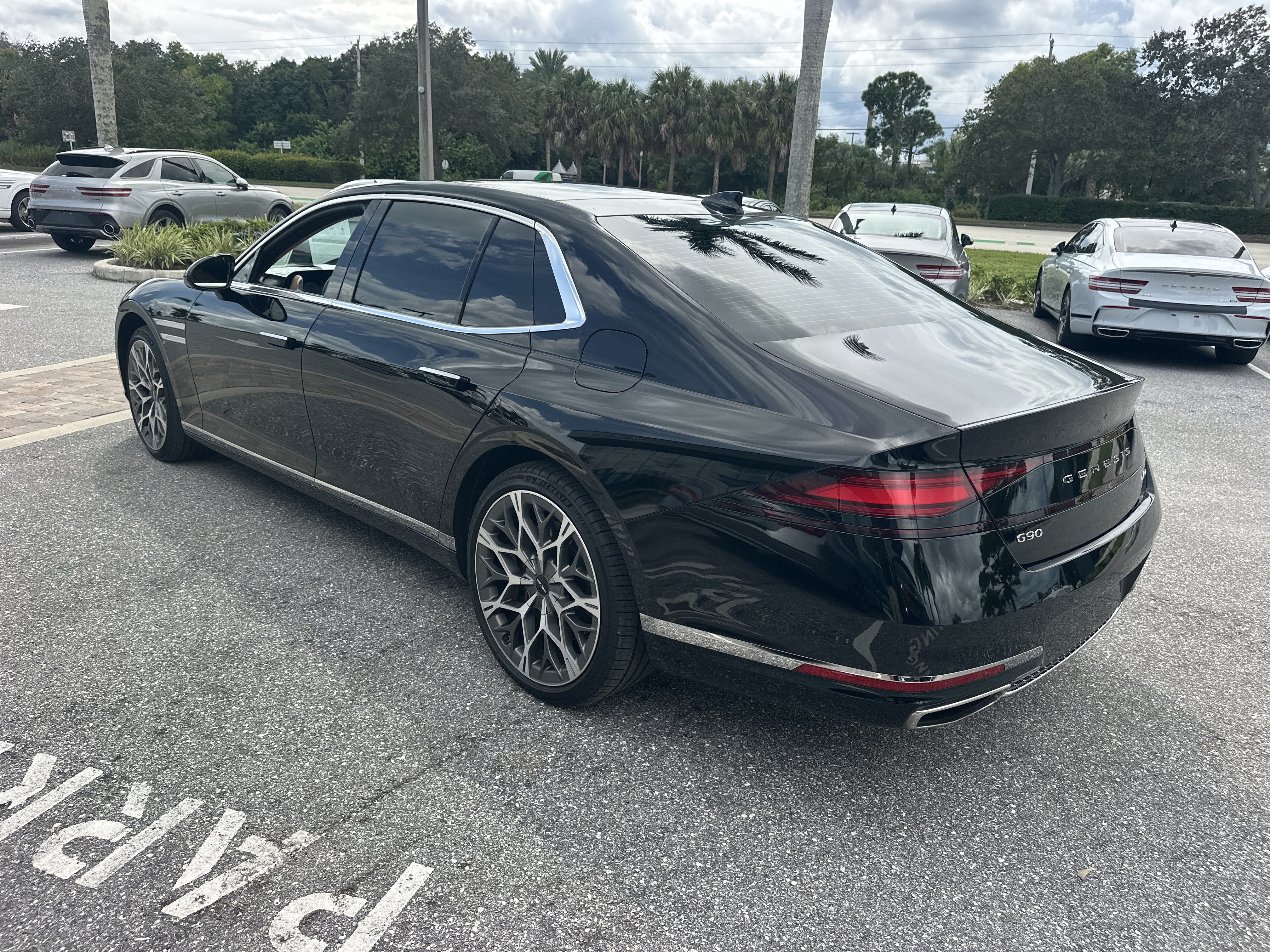 Certified 2025 Genesis G90 3.5T AWD/4WD image 9