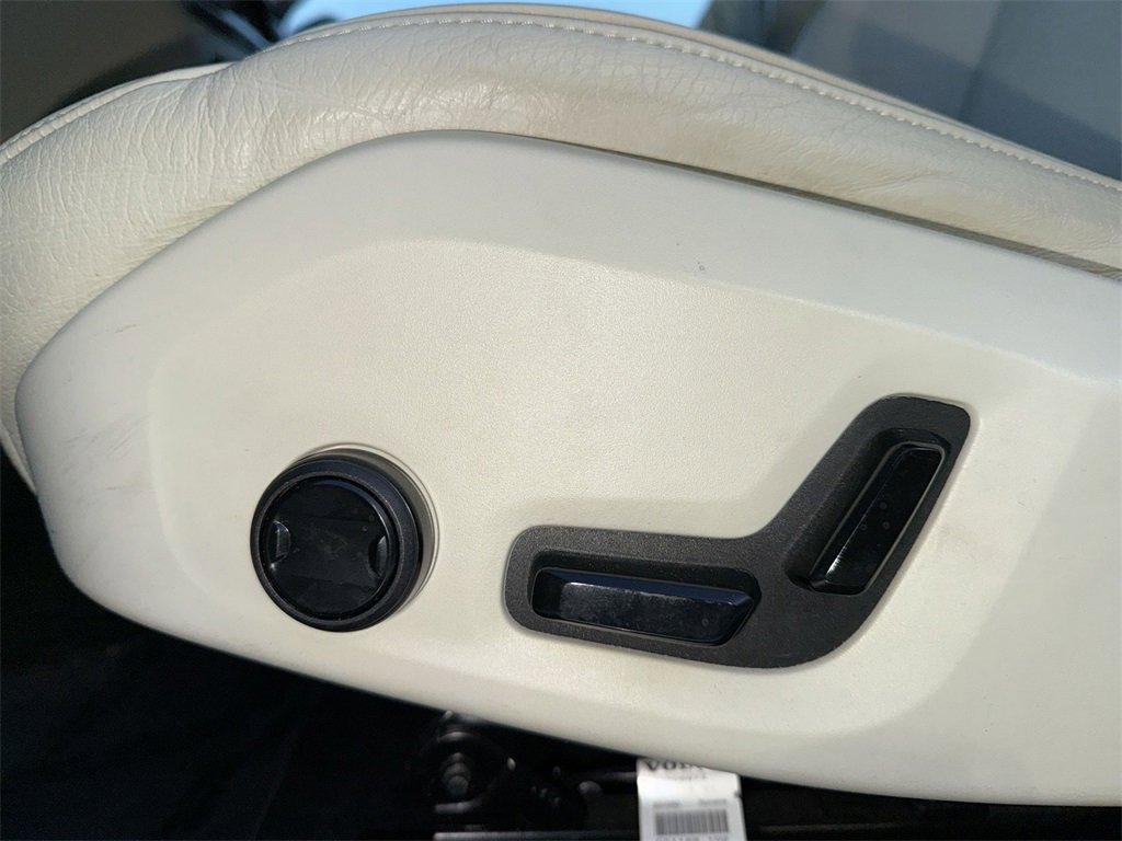 Used 2021 Volvo S60 T5 Momentum w/ Premium Package image 14