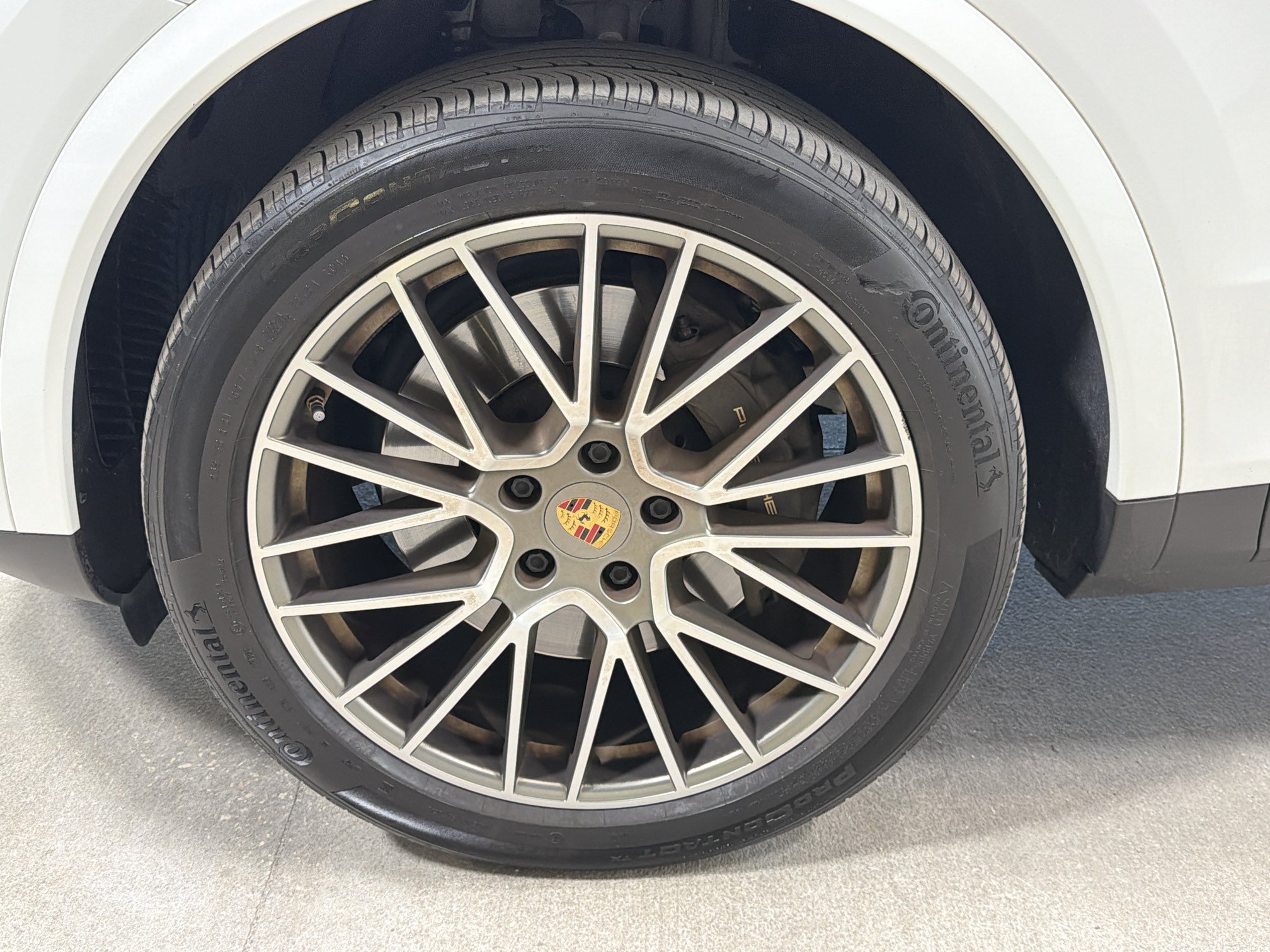 Certified 2023 Porsche Cayenne Platinum Edition AWD/4WD image 41