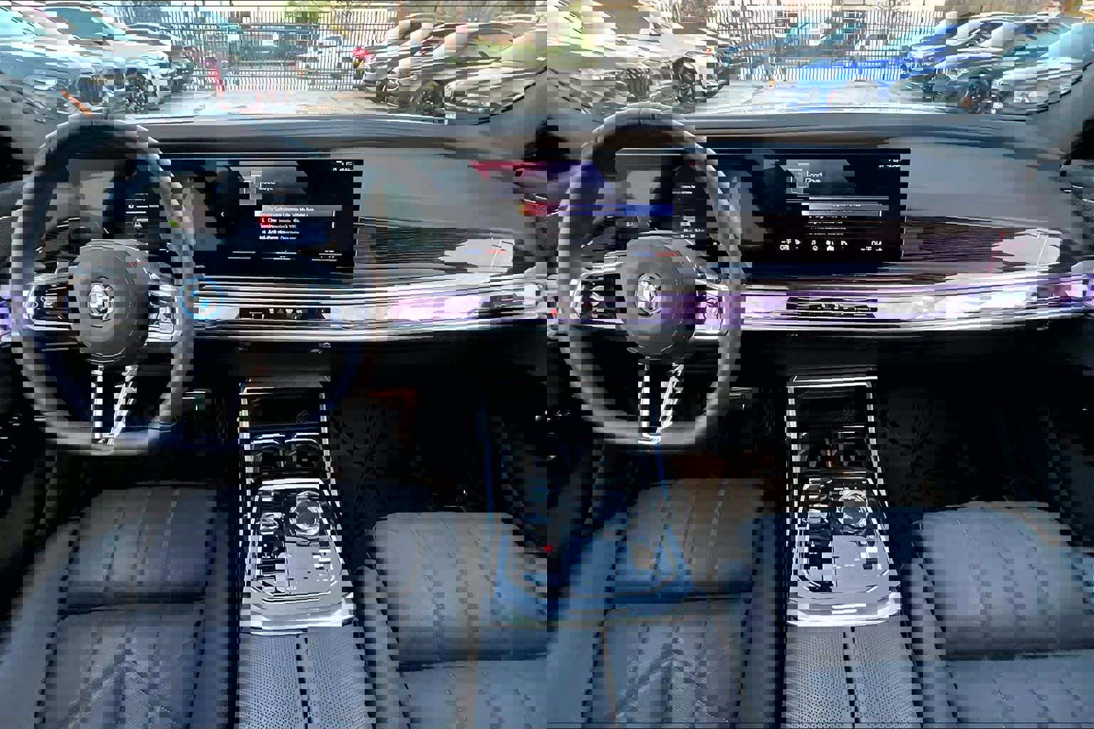 Used 2025 BMW i7 eDrive50 w/ M Sport Package image 14