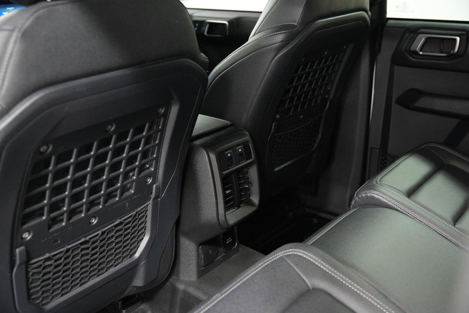 Used 2025 Ford Bronco Badlands image 25