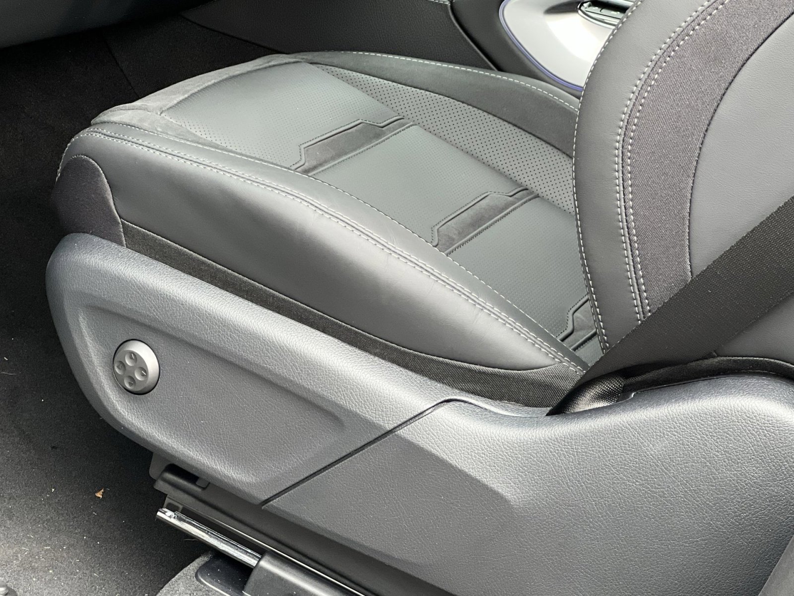 New 2026 Mercedes-Benz GLE 53 AMG 4MATIC Coupe image 12