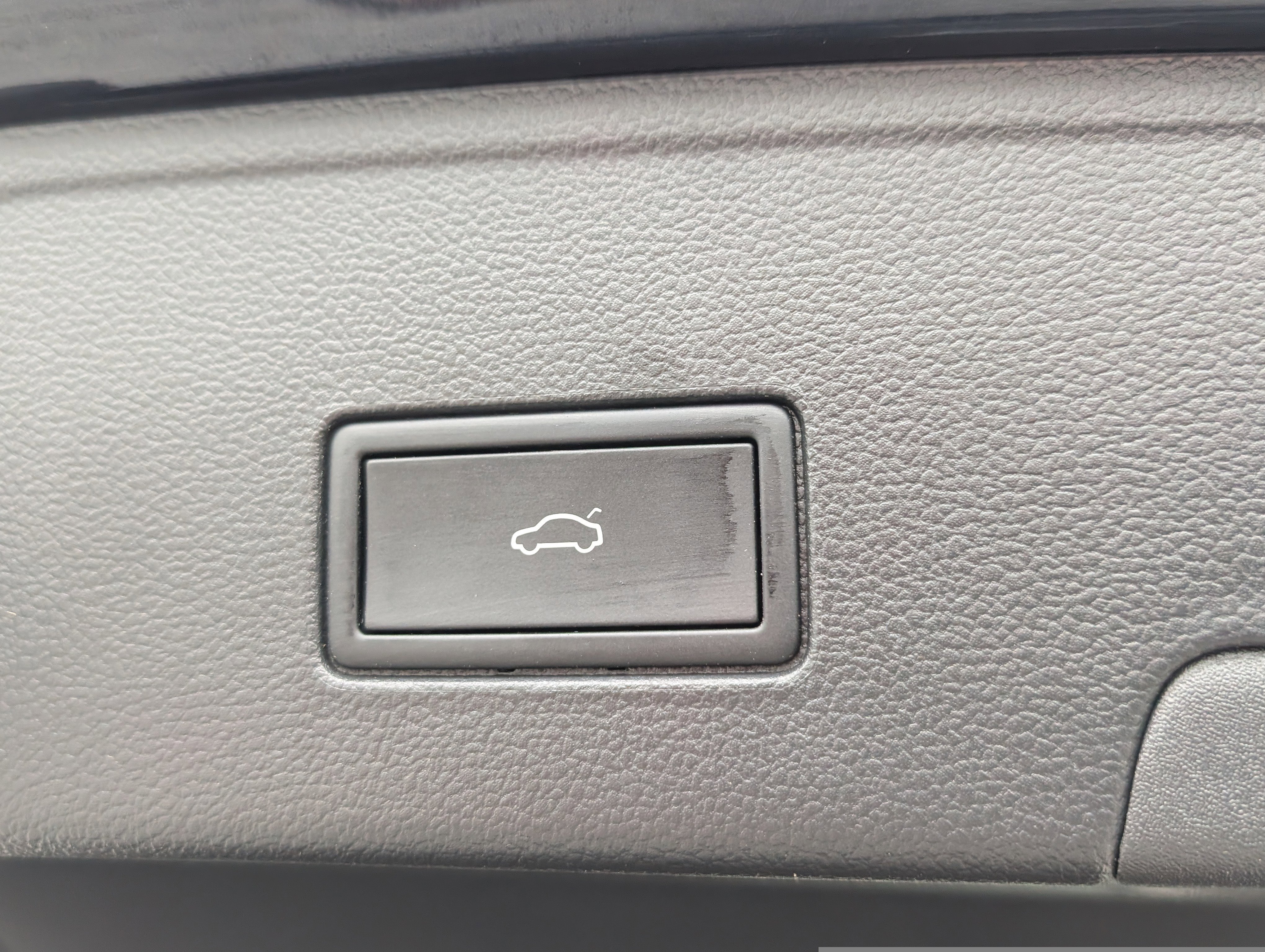 Used 2025 Volkswagen Atlas Cross Sport SE image 14