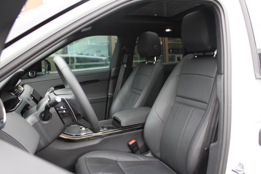 Certified 2025 Land Rover Range Rover Evoque Dynamic SE image 5