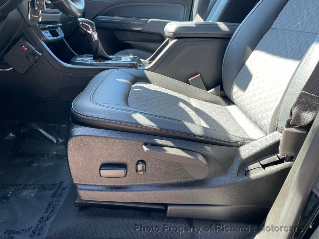 Used 2022 Chevrolet Colorado Z71 w/ Z71 Midnight Edition image 11
