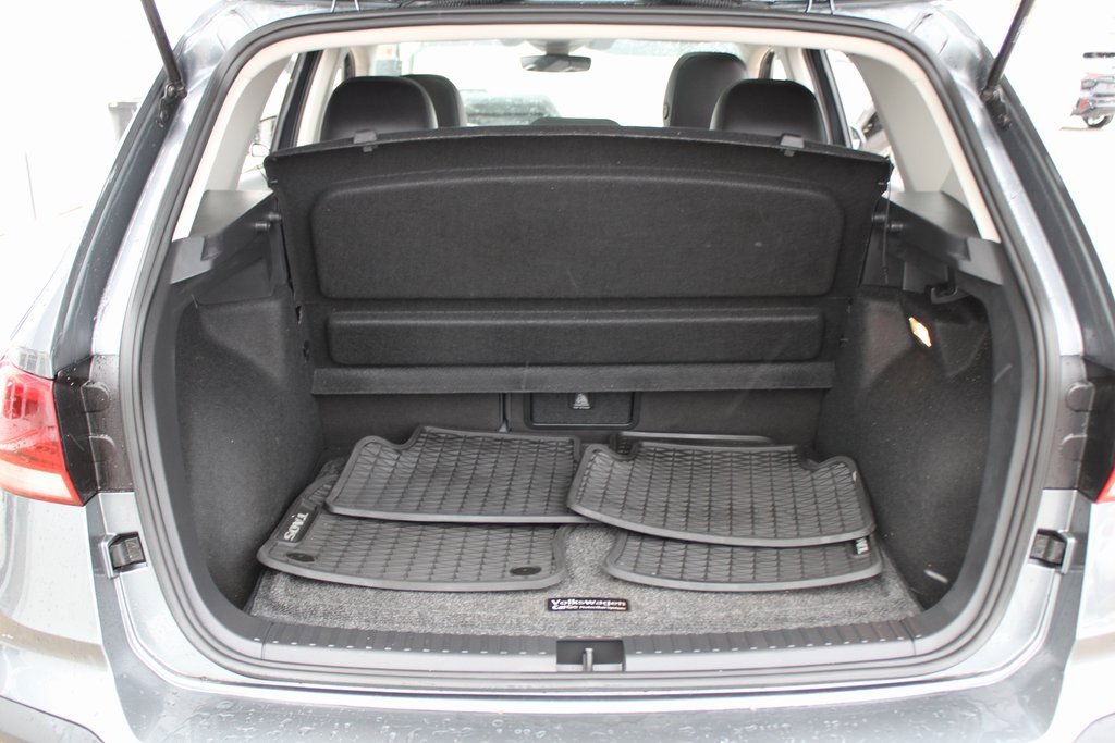 Certified 2022 Volkswagen Taos SEL image 29