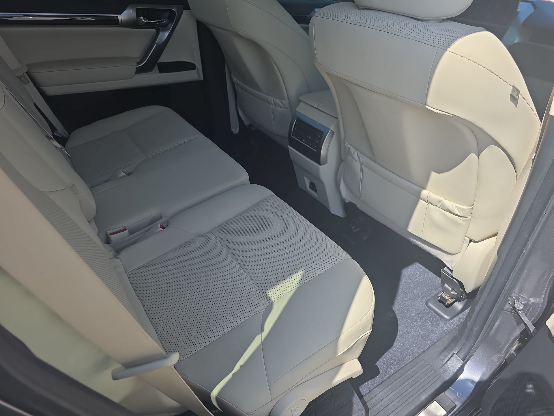 Used 2023 Lexus GX 460 Premium w/ Premium Package AWD/4WD image 11