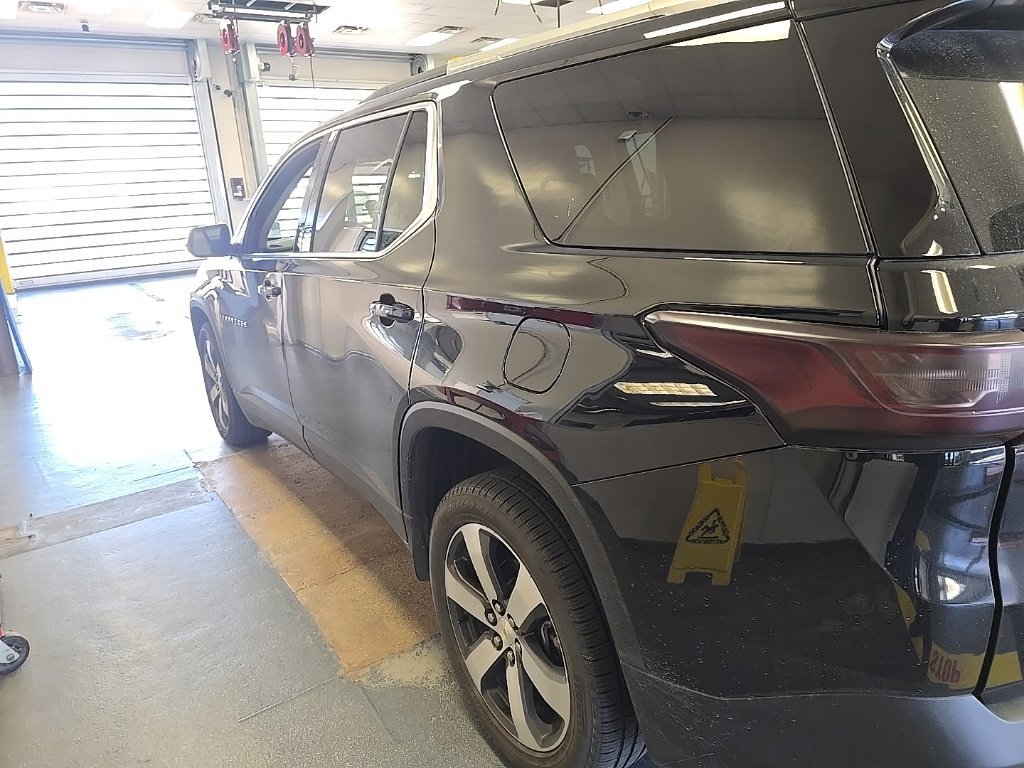 Used 2018 Chevrolet Traverse LT w/ LPO, Black Accent Package AWD/4WD image 5