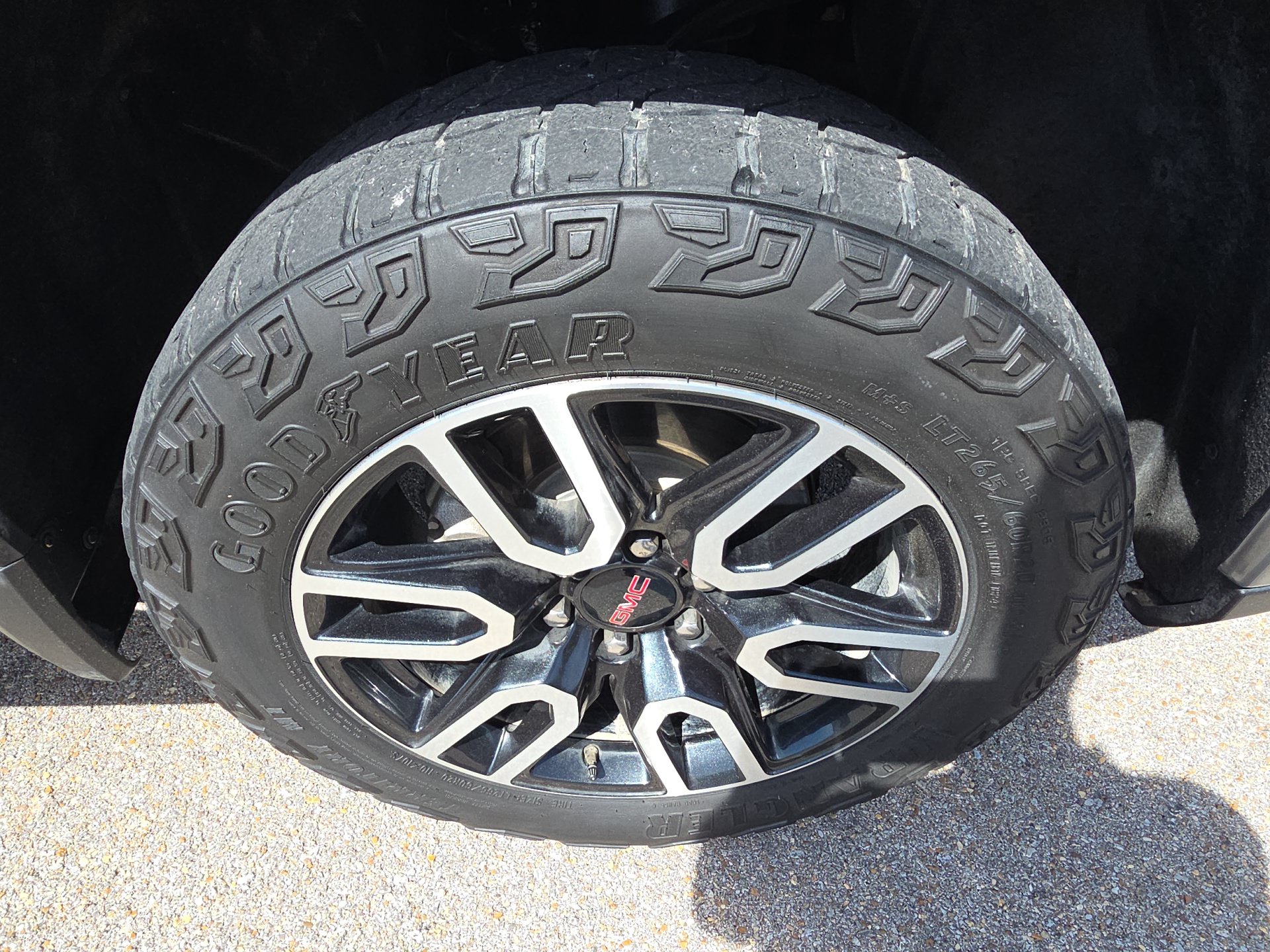 Used 2024 GMC Sierra 1500 AT4 w/ Technology Package AWD/4WD image 12