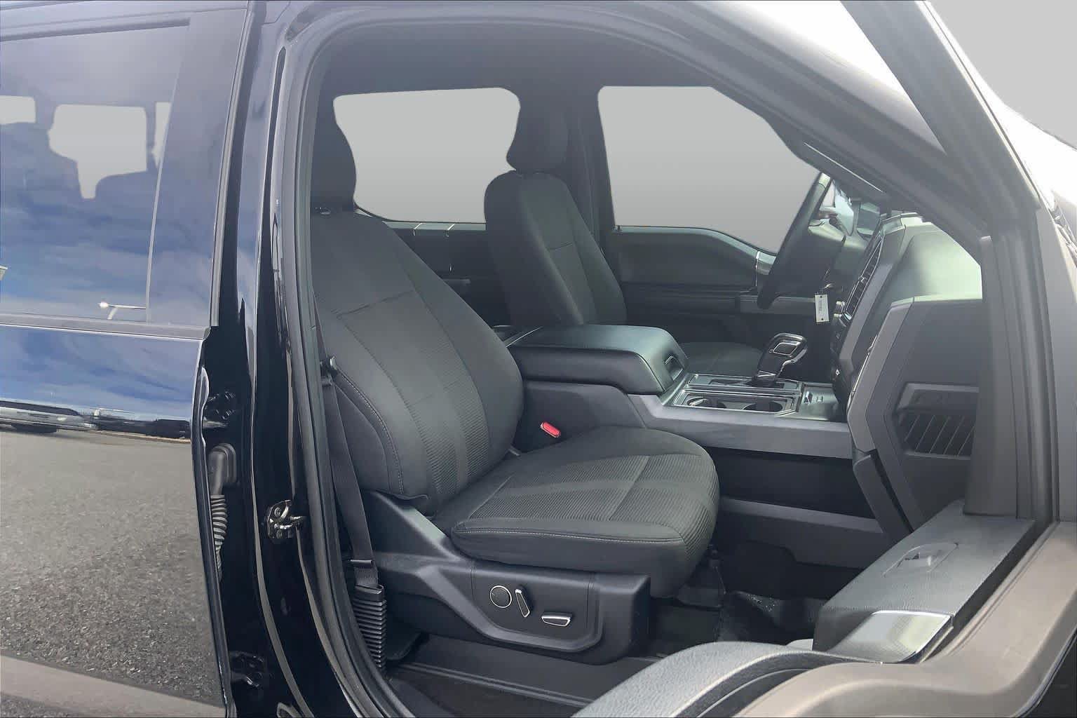 Used 2016 Ford F150 XLT w/ Equipment Group 302A Luxury RWD image 9