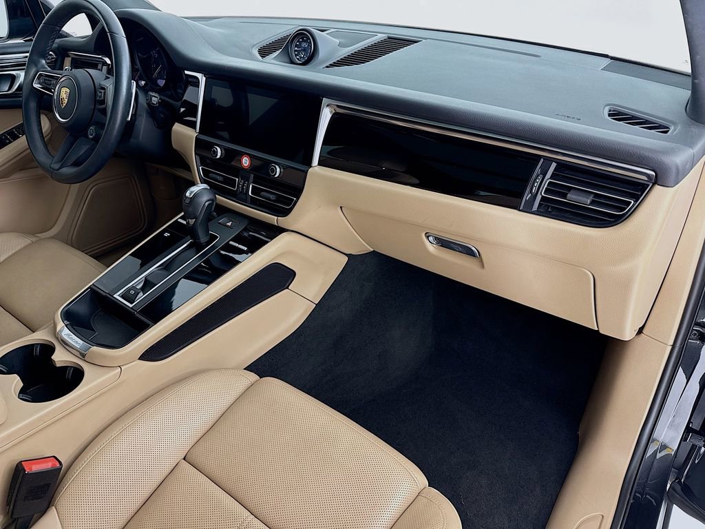 Certified 2023 Porsche Macan Turbo image 32
