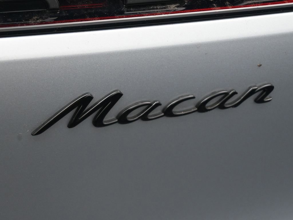 Used 2025 Porsche Macan image 9