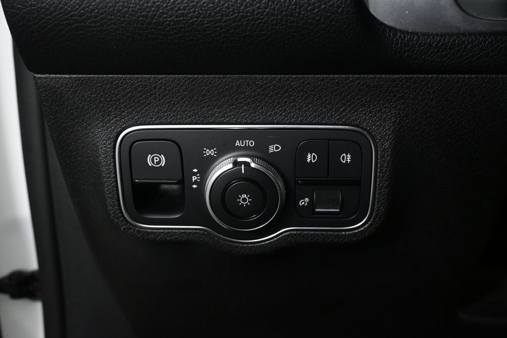 Used 2022 Mercedes-Benz GLB 250 image 8