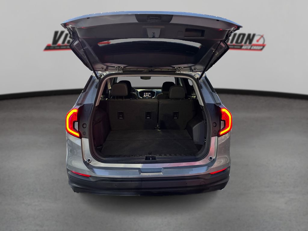 Used 2023 GMC Terrain SLE image 11