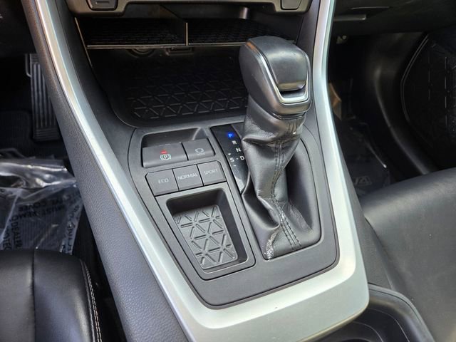 Used 2019 Toyota RAV4 XLE Premium w/ Carpet Mat Package image 21