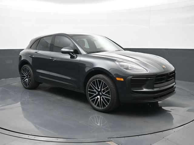 Certified 2025 Porsche Macan AWD/4WD image 25