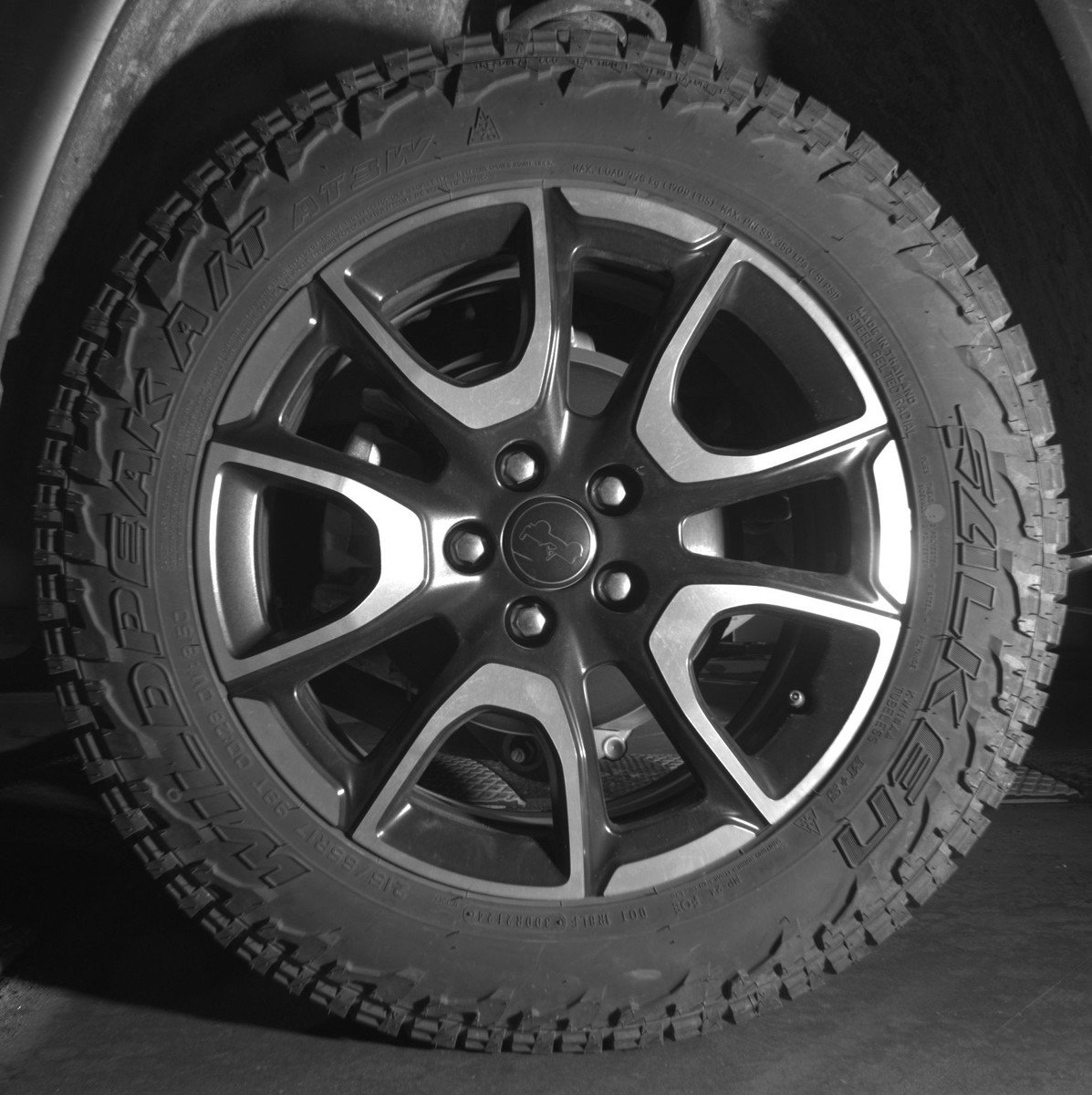 Used 2025 Jeep Compass Trailhawk AWD/4WD image 14