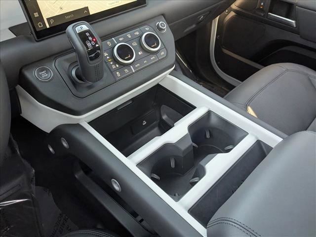 Used 2025 Land Rover Defender 110 X-Dynamic SE AWD/4WD image 15