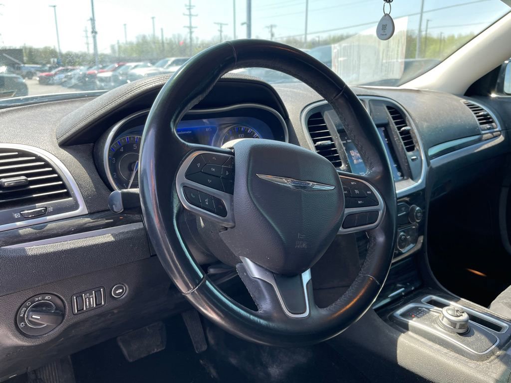 Used 2019 Chrysler 300 Touring w/ Sport Appearance Package image 13