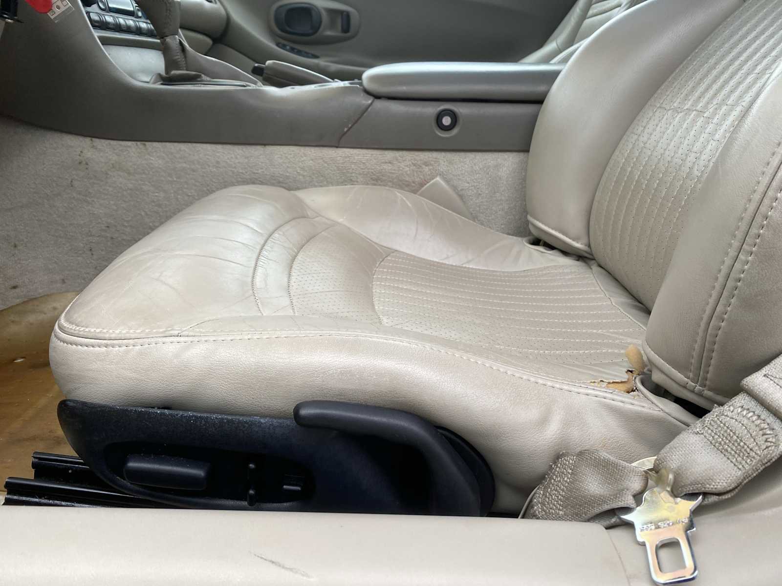 Used 2004 Chevrolet Corvette Coupe w/ Preferred Equipment Group RWD image 17