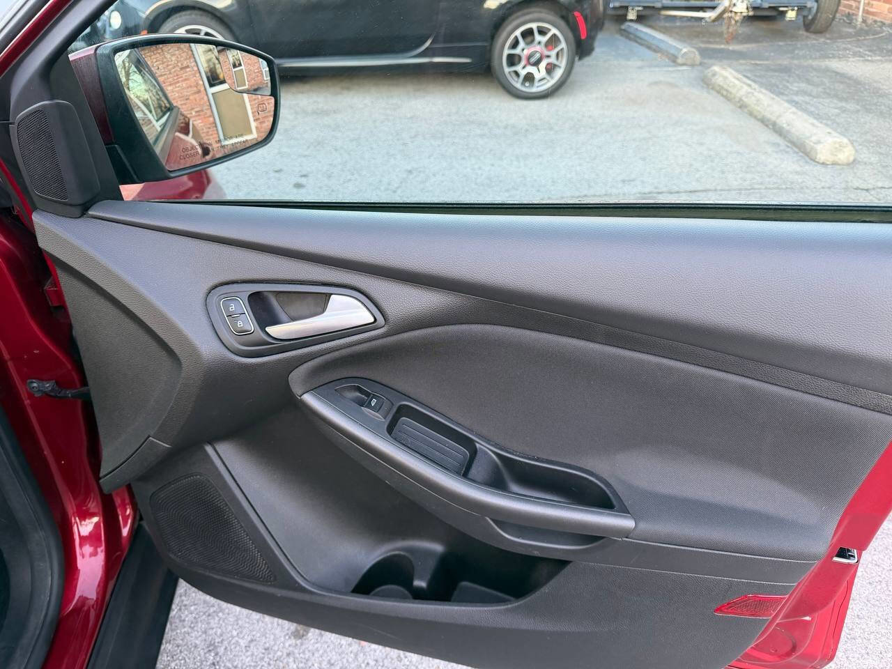 Used 2016 Ford Focus SE w/ Equipment Group 201A image 18