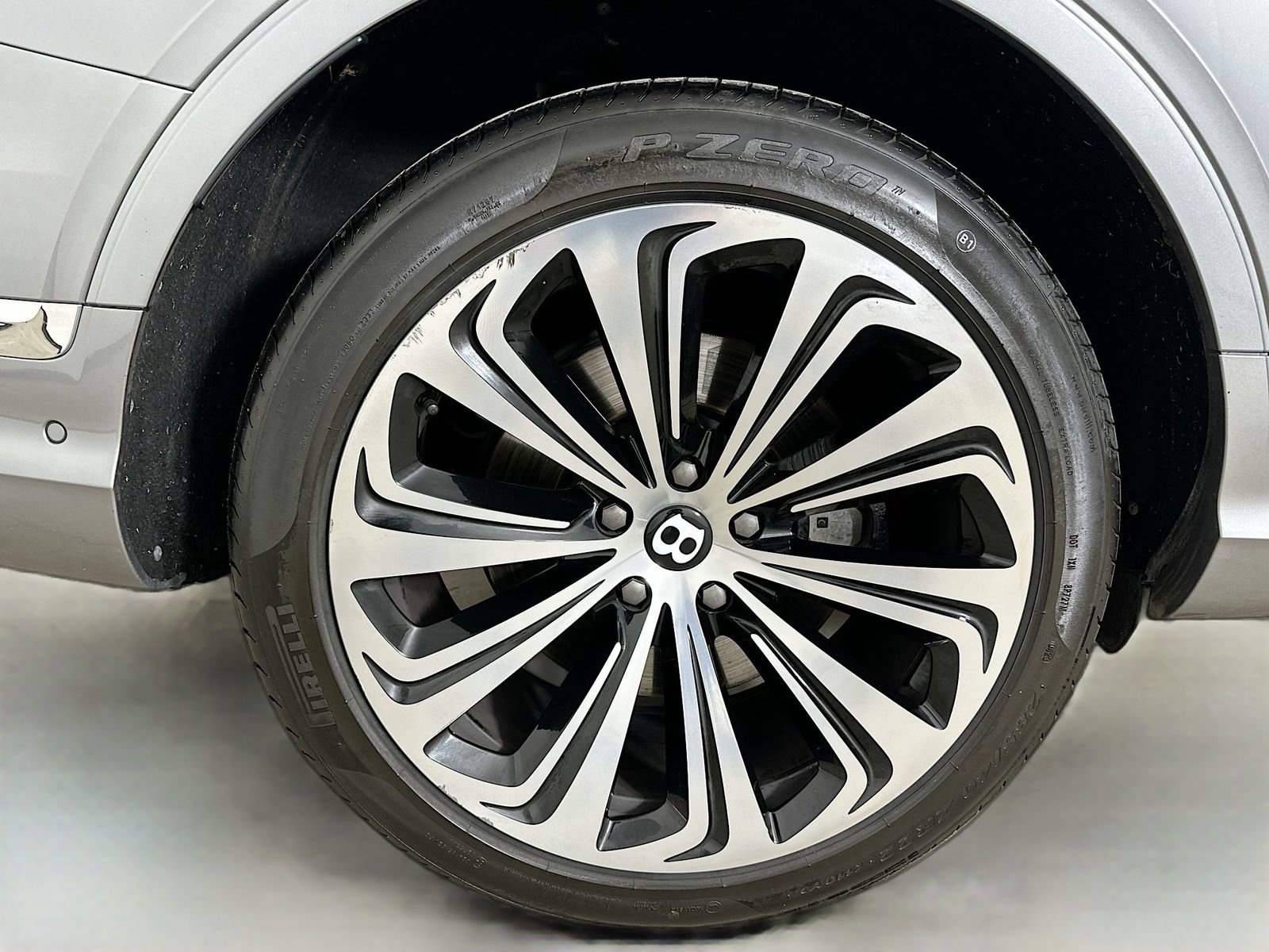 Used 2023 Bentley Bentayga Extended Wheelbase AWD/4WD image 55