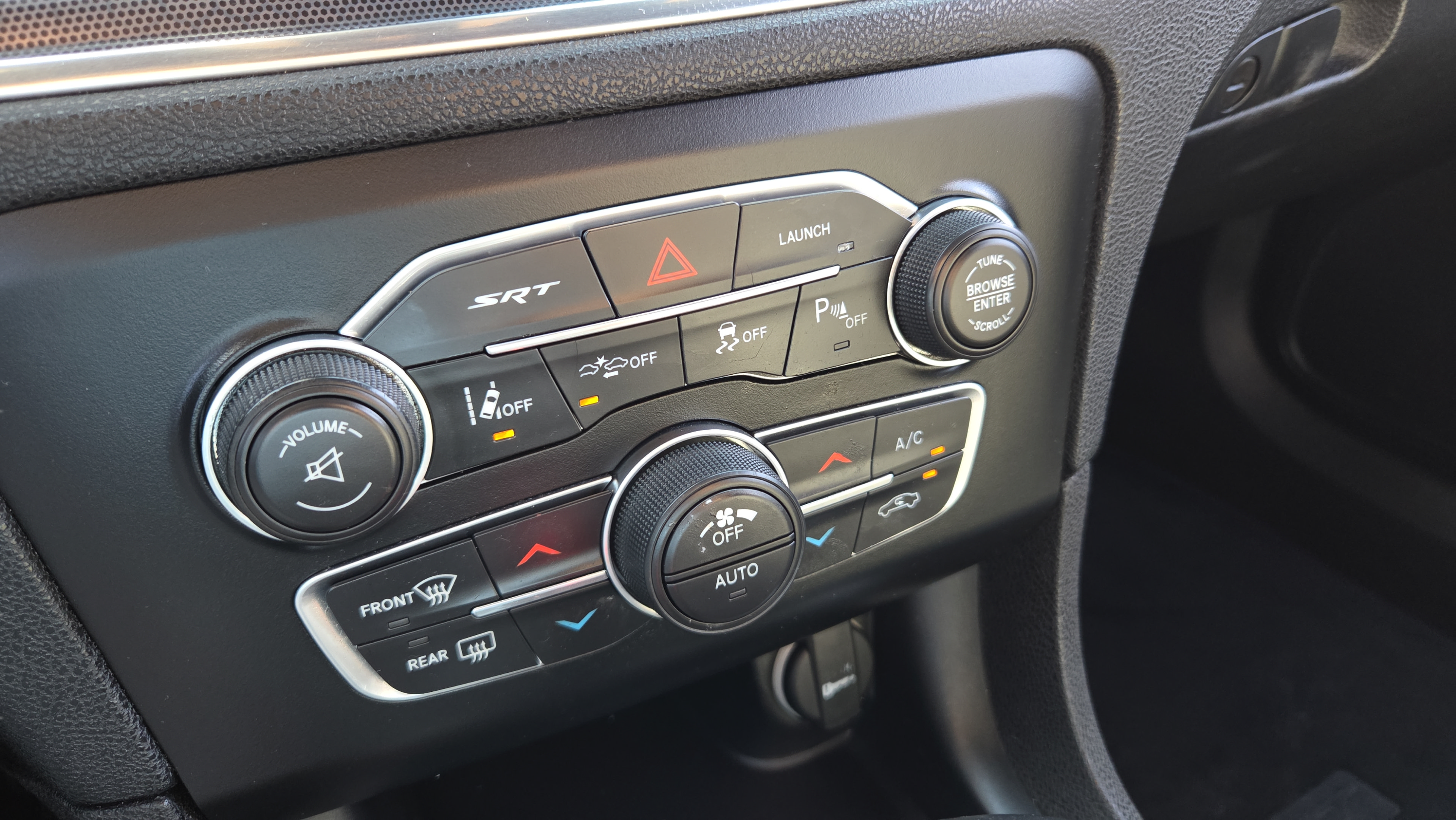 Used 2016 Dodge Charger SRT w/ Harman/Kardon Audio Group RWD image 19