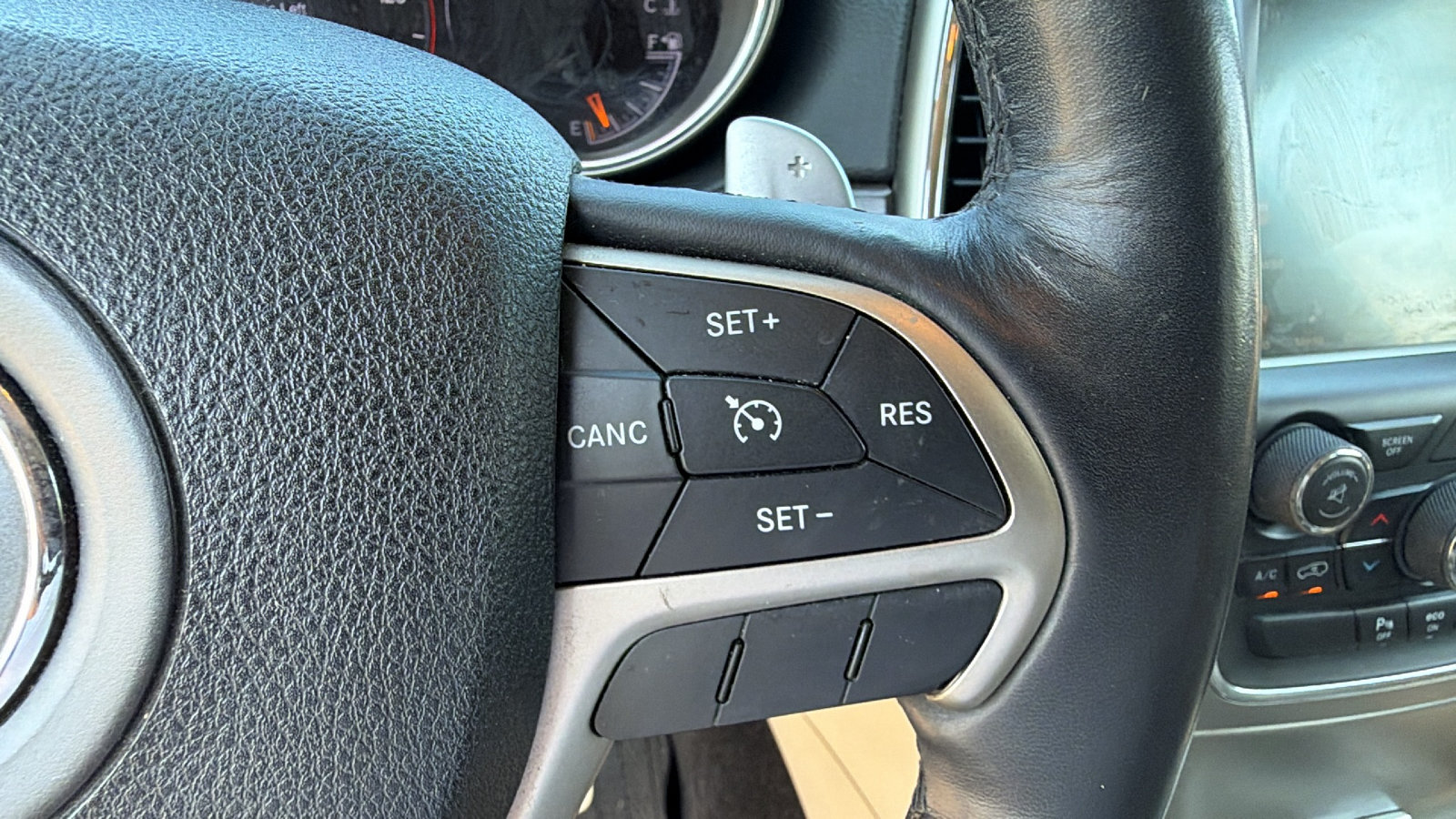 Used 2015 Jeep Grand Cherokee Limited RWD image 28